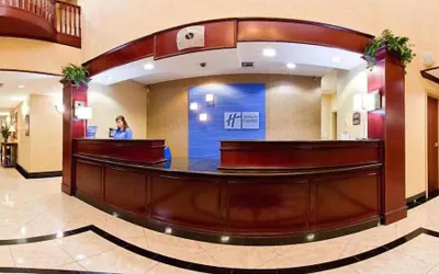 Photo 2 - Holiday Inn Express Hotel & Suites Gainesville by IHG
