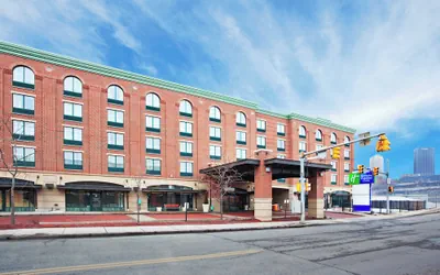Photo 2 - Holiday Inn Express Hotel & Suites Pittsburgh-South Side by IHG