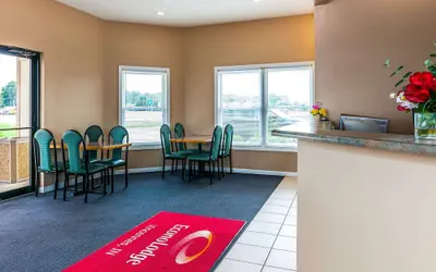 Photo 4 - Econo Lodge Vincennes