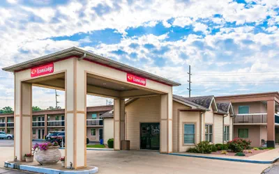 Photo 2 - Econo Lodge Vincennes