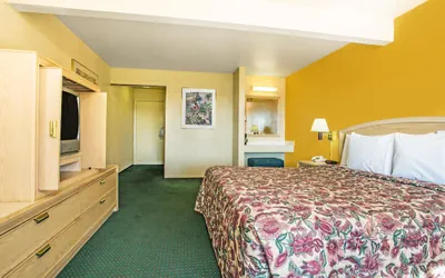 Photo 4 - Travelodge by Wyndham Turlock