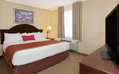 Photo 4 - Hawthorn Extended Stay by Wyndham Cincinnati/Sharonville