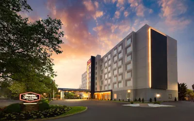 Photo 2 - Hampton Inn & Suites Newark Airport Elizabeth