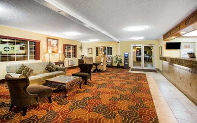 Photo 4 - Days Inn by Wyndham Yakima