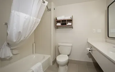 Photo 5 - Hawthorn Suites by Wyndham Oakland/Alameda