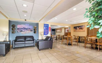 Photo 5 - Econo Lodge Inn & Suites I-35 at Shawnee Mission