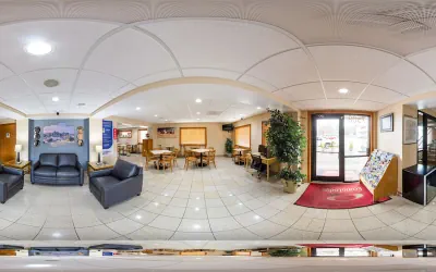Photo 3 - Econo Lodge Inn & Suites I-35 at Shawnee Mission
