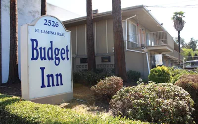 Photo 2 - Budget Inn Redwood City