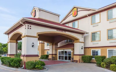Photo 2 - Super 8 by Wyndham Hillsboro TX