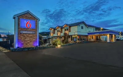Photo 2 - Motel 6 Ukiah, CA - North