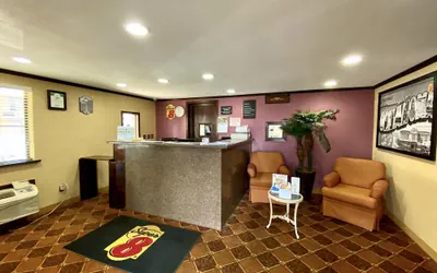 Photo 3 - Super 8 by Wyndham Shawnee