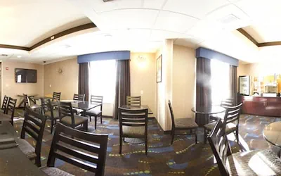 Photo 4 - Holiday Inn Express Hotel & Suites Bastrop by IHG