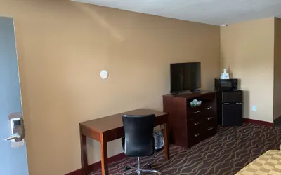 Photo 4 - Rosewood Inn and Suites