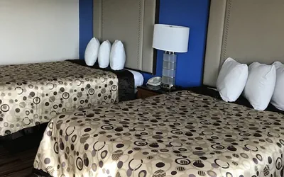 Photo 4 - California Inn and Suites Bakersfield