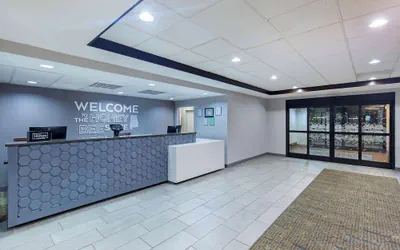 Photo 4 - Hampton Inn Selma