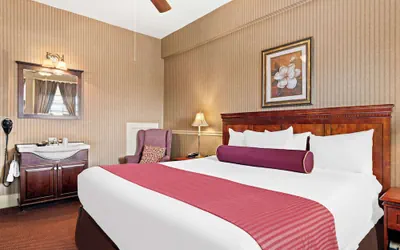 Photo 5 - Genetti Hotel, SureStay Collection by Best Western