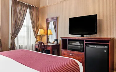 Photo 4 - Genetti Hotel, SureStay Collection by Best Western