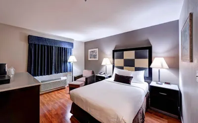 Photo 4 - SureStay Plus Hotel by Best Western Redding
