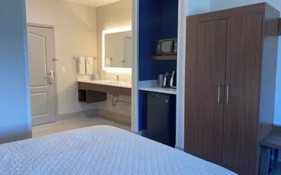 Photo 2 - Holiday Inn Express & Suites Mountain View Silicon Valley by IHG