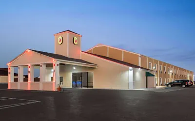 Photo 2 - Super 8 by Wyndham Gainesville TX