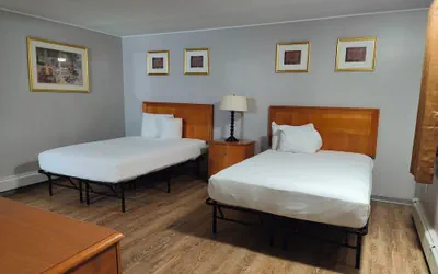 Photo 2 - Capri Motel