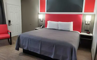 Photo 5 - Seven Seas Inn & Suites