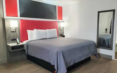 Photo 2 - Seven Seas Inn & Suites