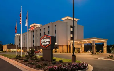 Photo 2 - Hampton Inn & Suites Lavonia