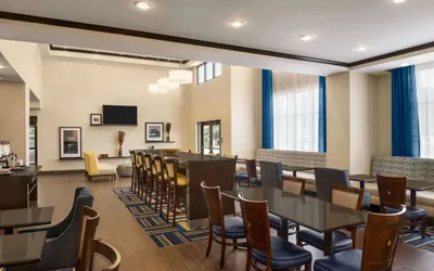 Photo 4 - Hampton Inn & Suites Lavonia