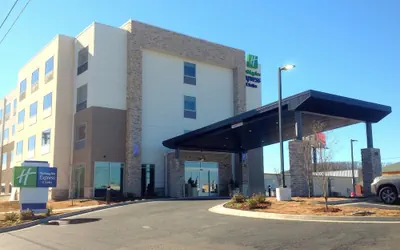 Photo 2 - Holiday Inn Express & Suites Tahlequah by IHG