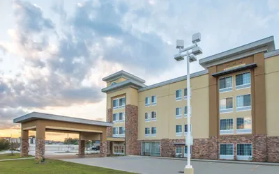 Photo 2 - La Quinta Inn & Suites by Wyndham Hattiesburg - I-59