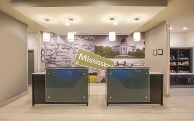 Photo 3 - La Quinta Inn & Suites by Wyndham Hattiesburg - I-59