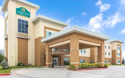 Photo 2 - La Quinta Inn & Suites by Wyndham Gonzales TX