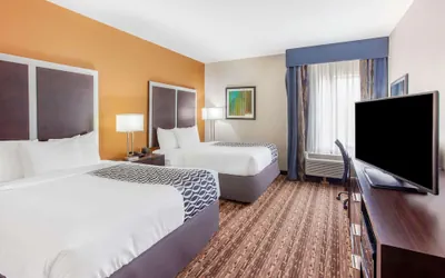 Photo 4 - La Quinta Inn & Suites by Wyndham Gonzales TX