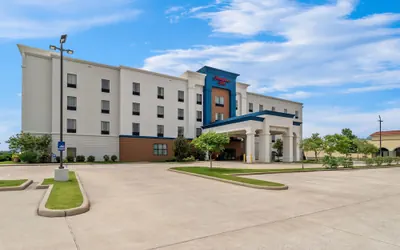 Photo 2 - Hampton Inn Marion