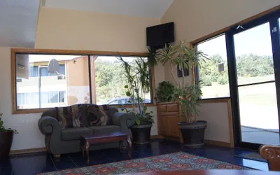 Photo 5 - Holiday Lodge & Suites
