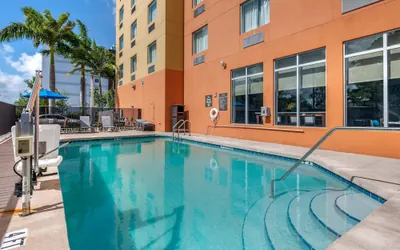 Photo 2 - Comfort Suites Fort Lauderdale Airport South & Cruise Port