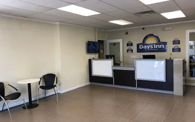 Photo 2 - Days Inn by Wyndham Brawley