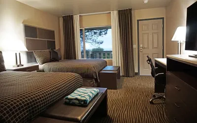 Photo 5 - Crescent Bay Inn