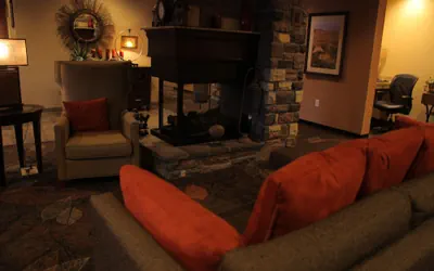 Photo 5 - Little Missouri Inn & Suites