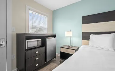 Photo 5 - Madison Beach Motel