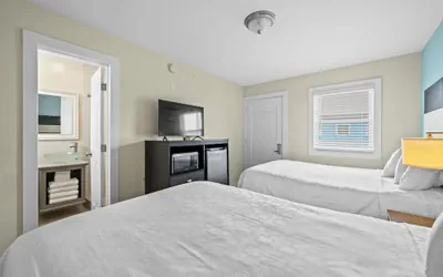 Photo 3 - Madison Beach Motel