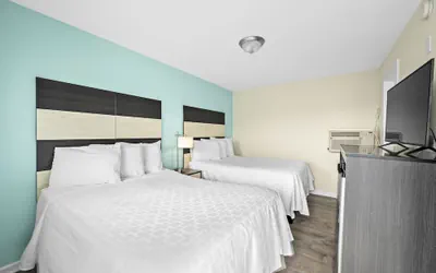 Photo 4 - Madison Beach Motel