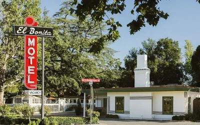 Photo 2 - El Bonita Motel