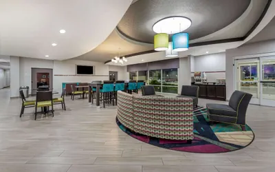 Photo 4 - La Quinta Inn & Suites by Wyndham Houston Humble Atascocita