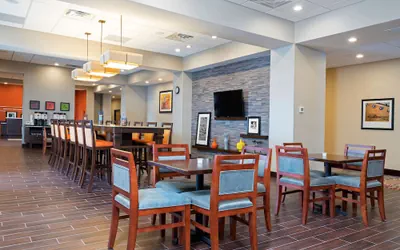 Photo 3 - Hampton Inn Kalamazoo