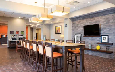 Photo 4 - Hampton Inn Kalamazoo