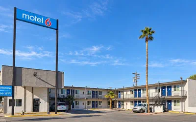 Photo 2 - Motel 6 Blythe, CA - South