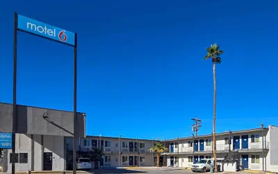 Photo 2 - Motel 6 Blythe, CA - South