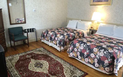 Photo 5 - School House Inn